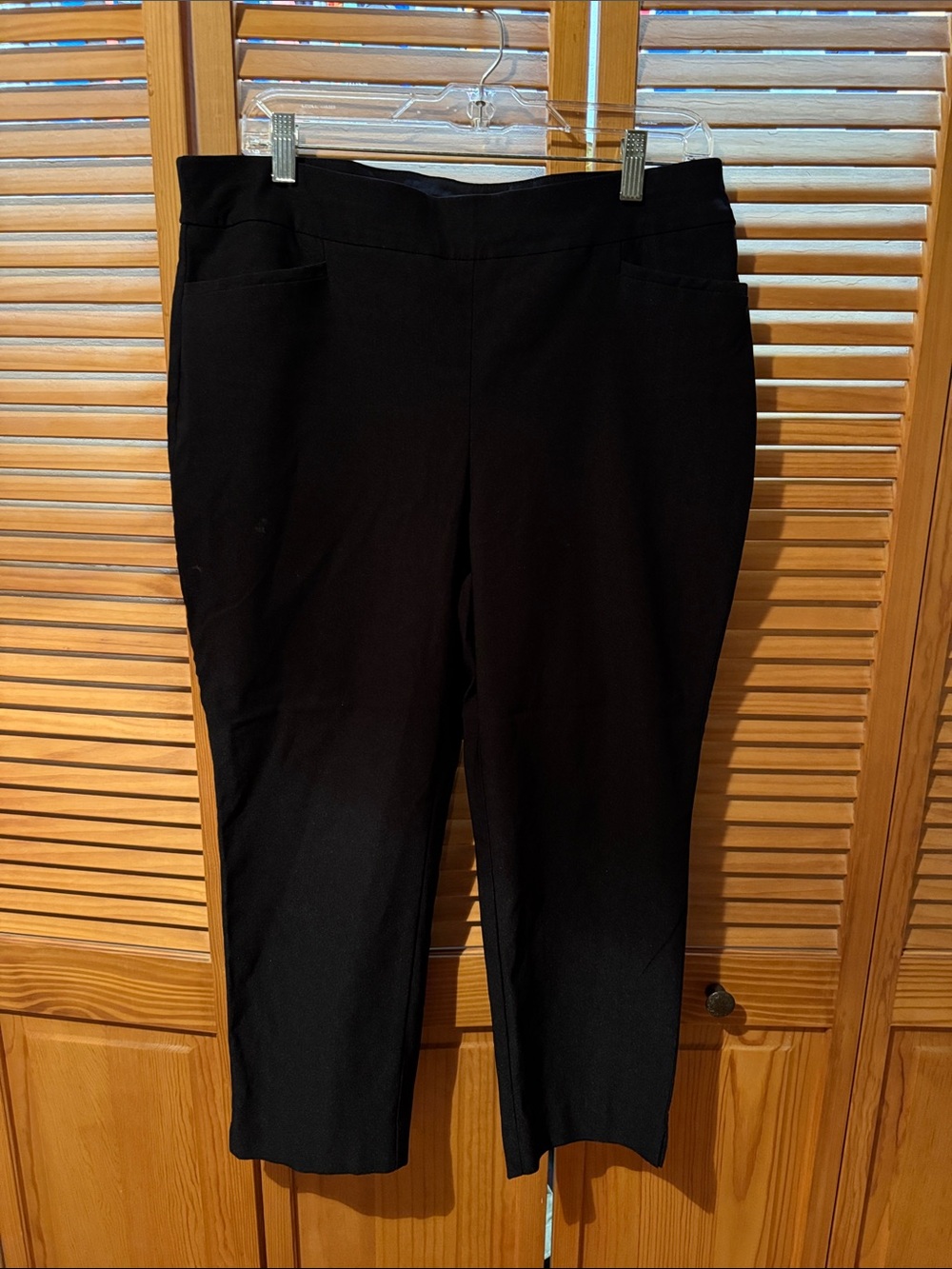 CHICO’s Black Women's stretchy Pull-On Straight Leg Pants - US Size 12